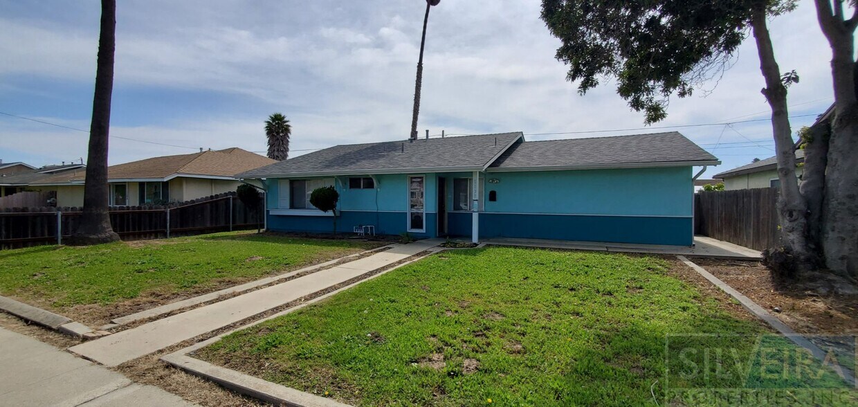 Foto principal - 3 bed, 1.5 bath home available!