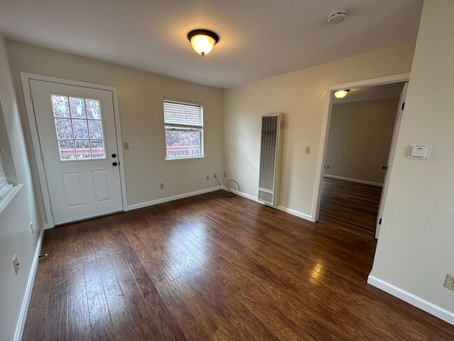 Foto del edificio - 2nd St.- Duplex