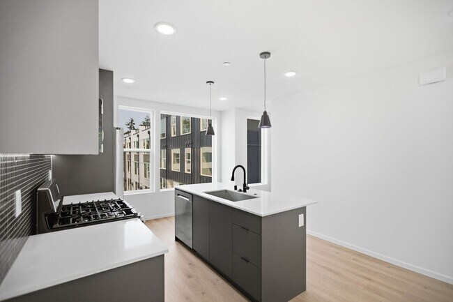 Foto del edificio - 12512 35th Ave NE