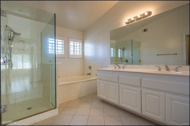 Building Photo - 5 br, 3 bath House - 16 Calypso St