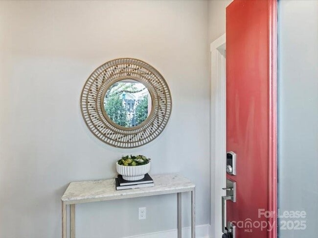 Building Photo - 1615 Chatham Ave