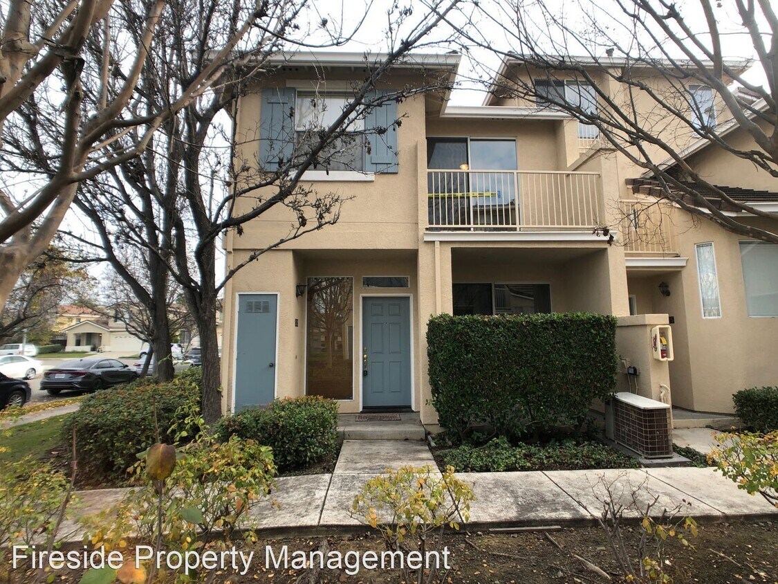 Primary Photo - 2 br, 2.5 bath House - 519 Manhattan Pl