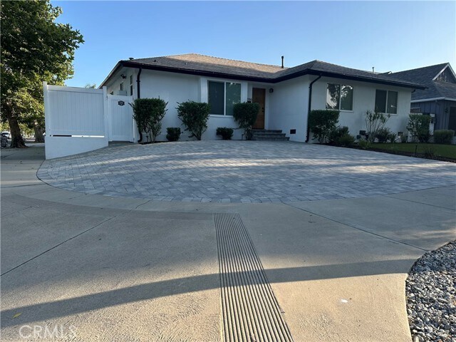 Foto del edificio - 22700 Criswell St