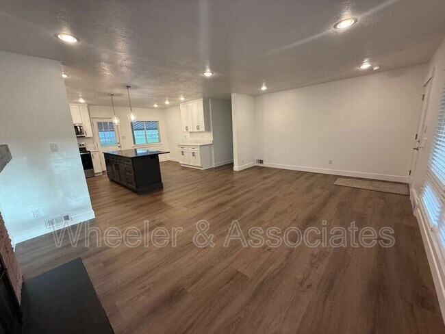 Foto del edificio - 3714 Brinker Ave