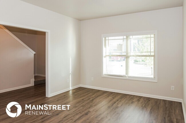 Building Photo - 213 Iron Cir