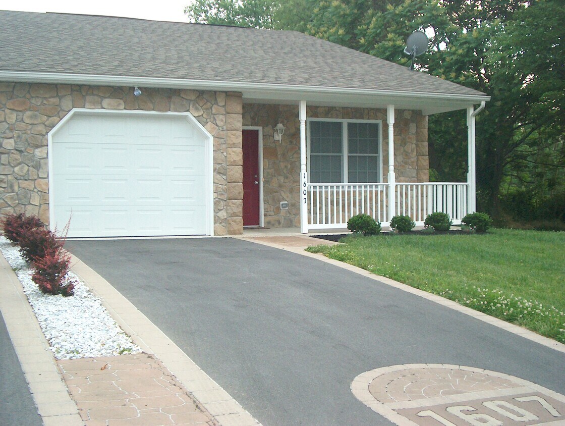 1607 W Church St, Hagerstown, MD 21740 Townhome Rentals in Hagerstown MD