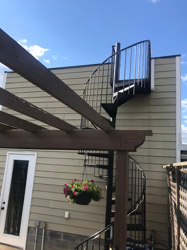 ROOFTOP DECK - 1413 Shepherd St NW