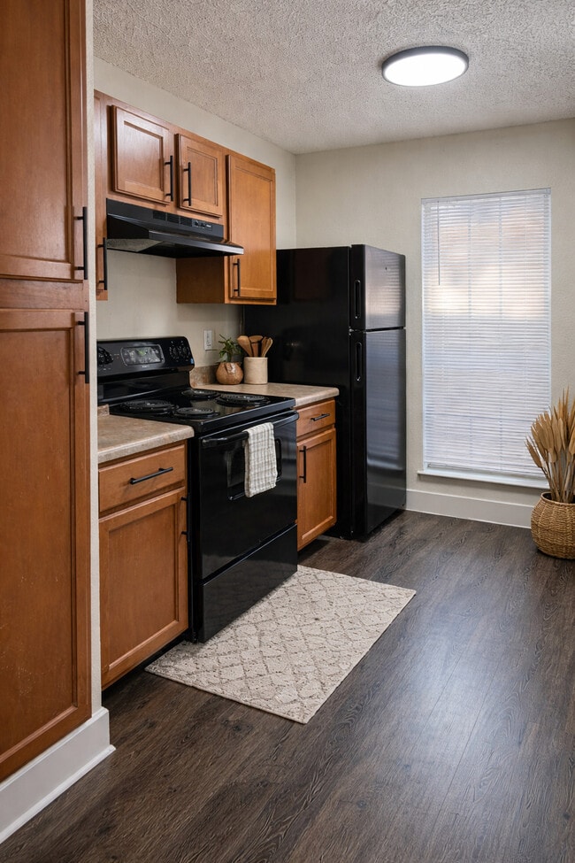 Building Photo - Big Rock