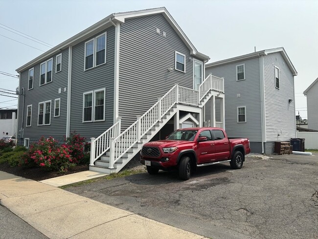 Building Photo - 160 Bow St