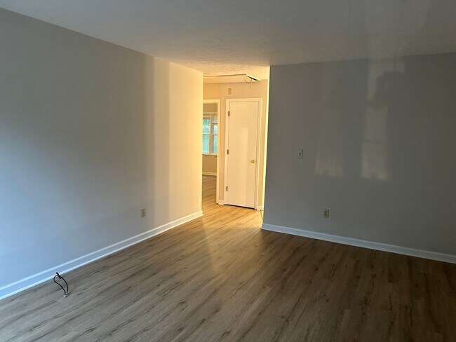 Building Photo - Townhouse