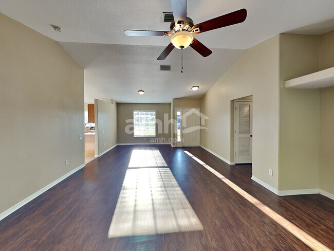 Foto del edificio - 6624 Clair Shore Dr