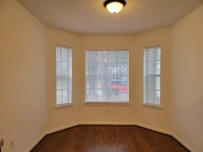 Building Photo - 28707 Loddington St