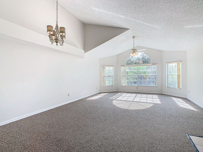 Building Photo - Pet Friendly 3 bedroom, 2 bathroom condo