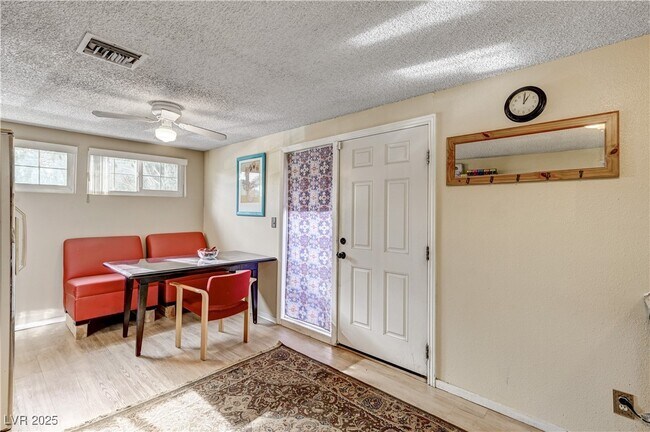 Foto del edificio - 1914 Ottawa Dr