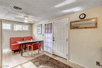 Building Photo - 1914 Ottawa Dr