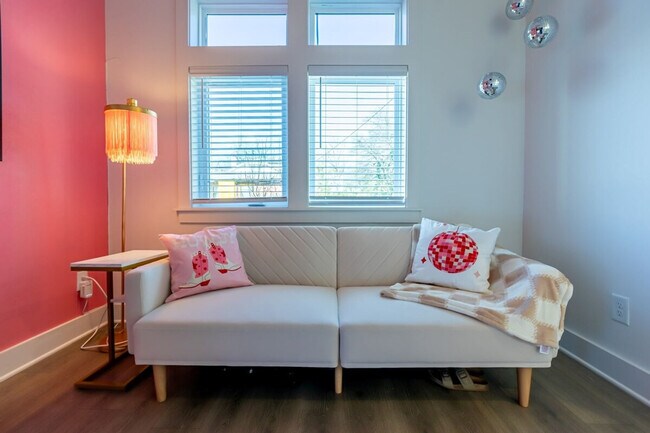 Foto del edificio - 336B Douglas Ave