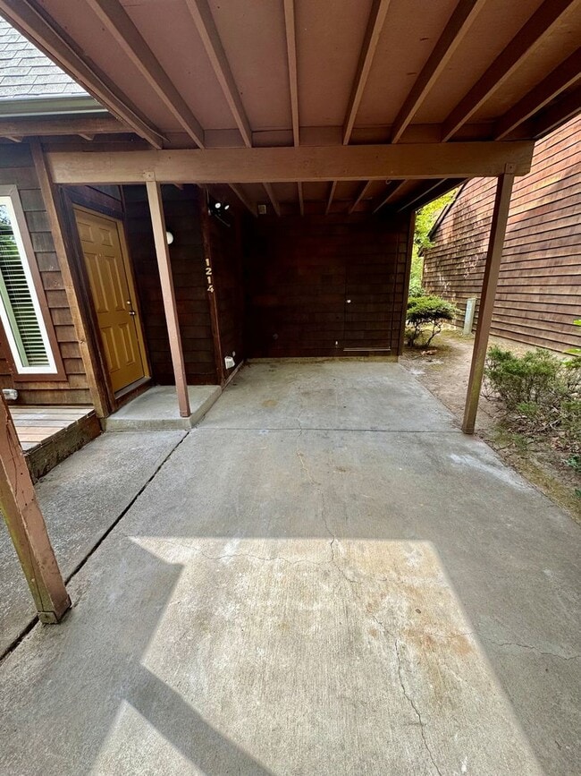 Building Photo - Two-Story Townhouse By Avery Park