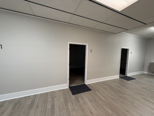Building Photo - 2530 W Roosevelt Blvd
