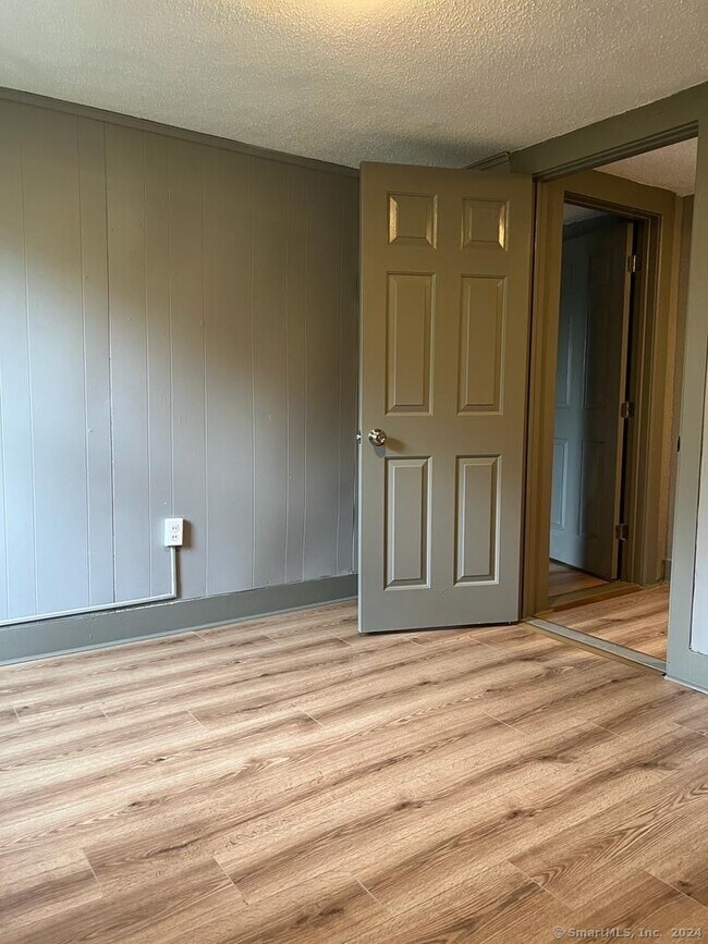 Building Photo - 2-8 S B St