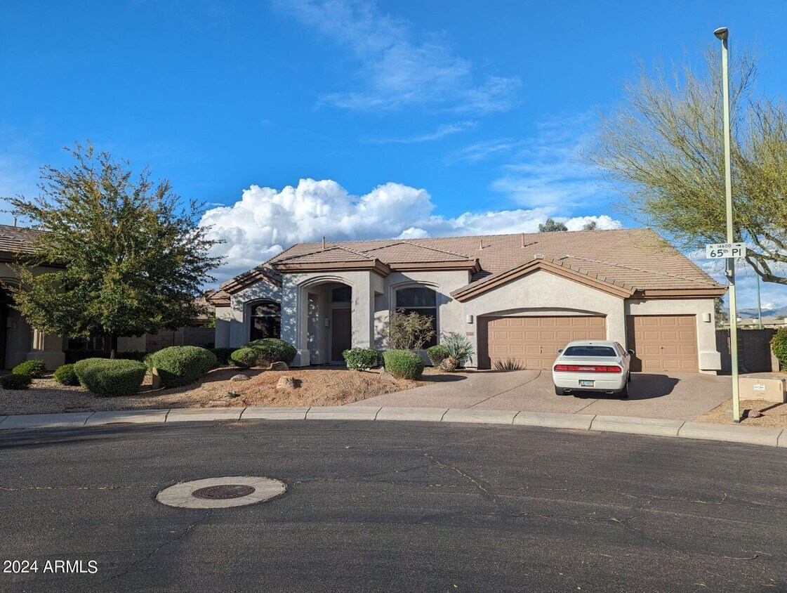 Foto principal - 6508 E Claire Dr
