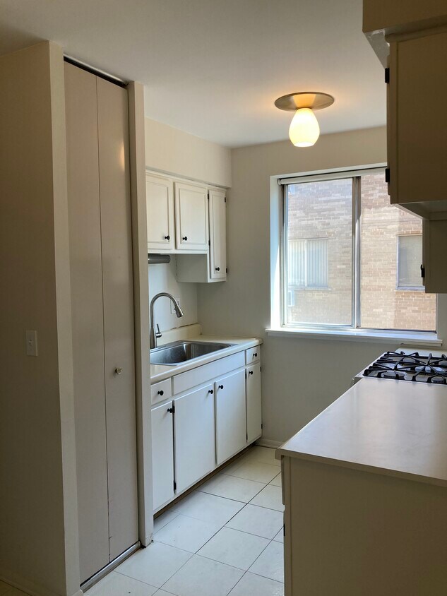 Foto principal - 7320 N Rogers Ave