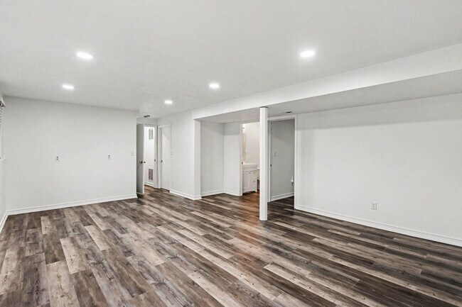 Foto del edificio - Corner Lot Home | Finished Basement | Large Backyard |