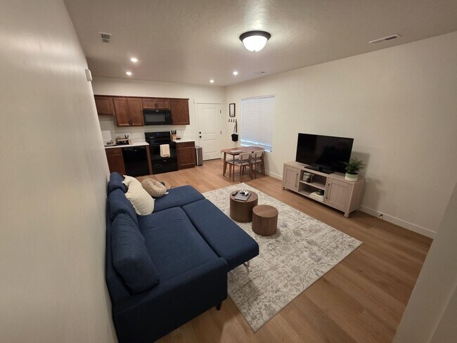 Building Photo - 743 W Woodrun Wy
