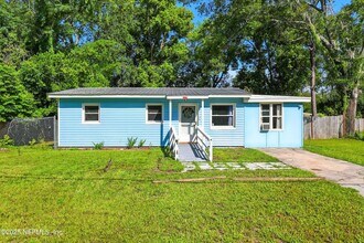 Building Photo - 355 Wildwood Ln