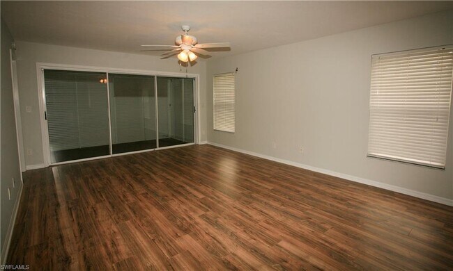 Building Photo - 9852 Luna Cir