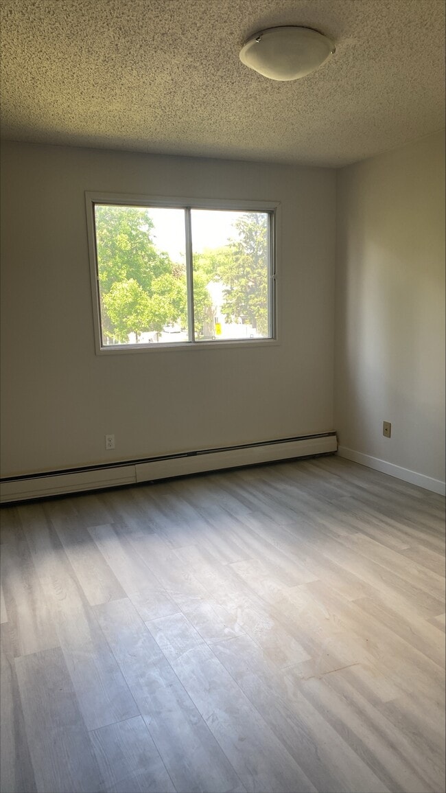 Building Photo - Grovenor Gardens 80 Brookwood Dr