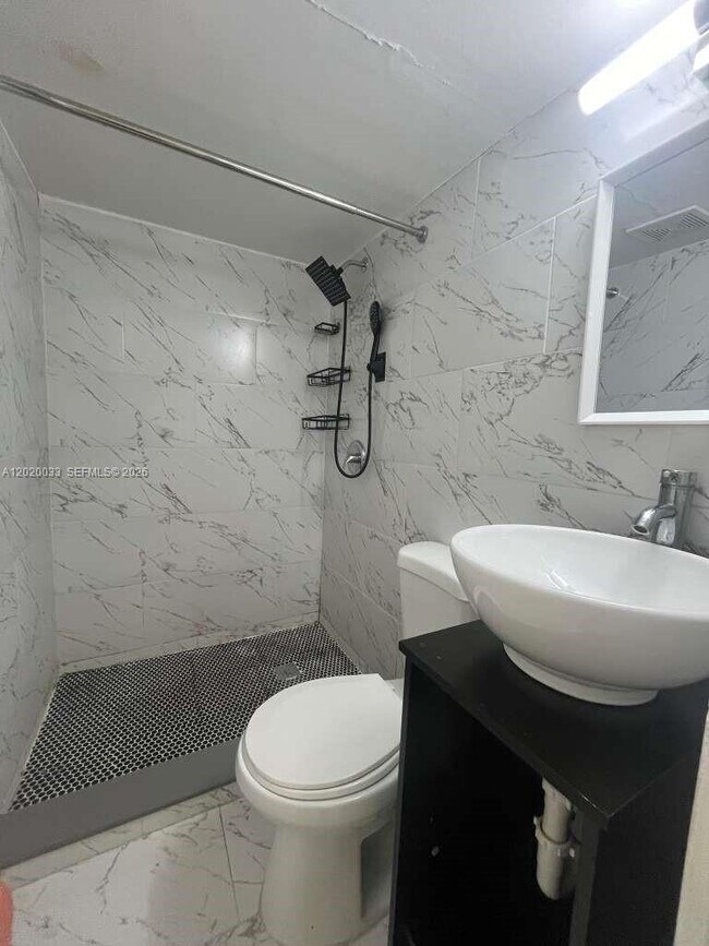 Foto del edificio - 1629 NE 177th St