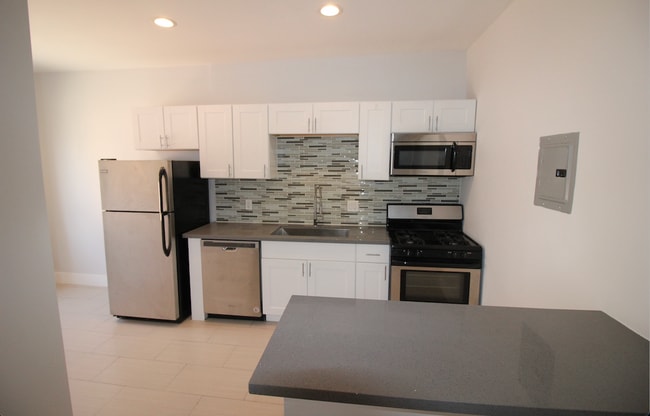 Building Photo - 837 S Normandie Ave