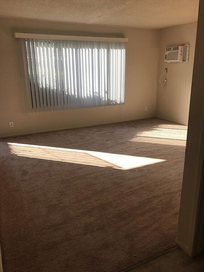 Family Room - 1775 De Marietta Ave