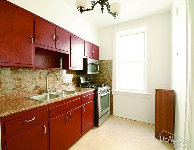 Building Photo - 462 Fairview Avenue #1R