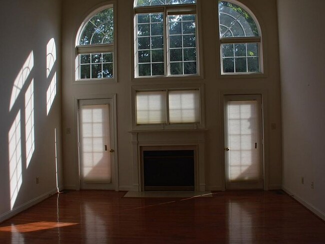 Foto del edificio - 40 Brownstone Dr