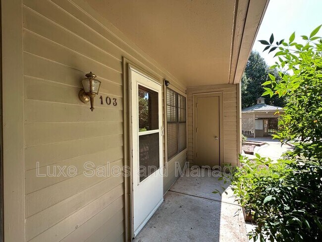 Foto del edificio - 11120 N Stratford Dr
