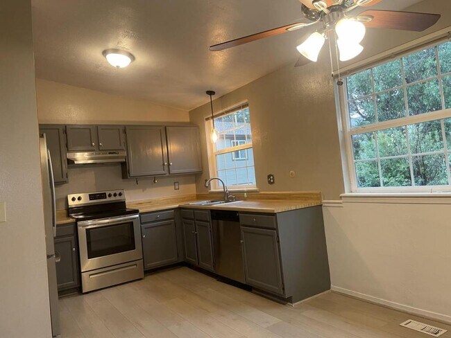Foto del edificio - 8575 Cottonwood Way