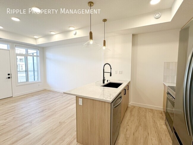 Photo du bâtiment - GORGEOUS 1 BED/ 1 BATH TOWNHOUSE