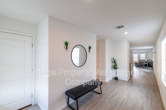 Foto del edificio - 10502 Torroja Wy