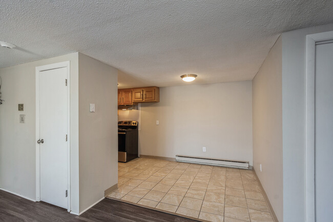Building Photo - ReNew Taunton Apartment Collection