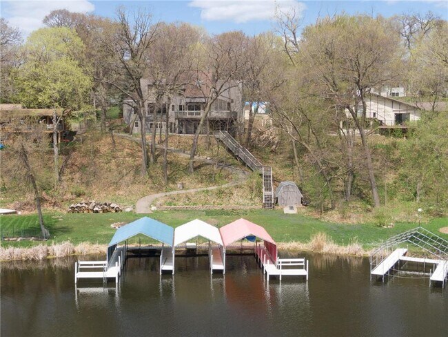 Foto del edificio - 6301 Bayridge Rd