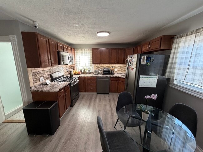 Building Photo - 15 Moore St