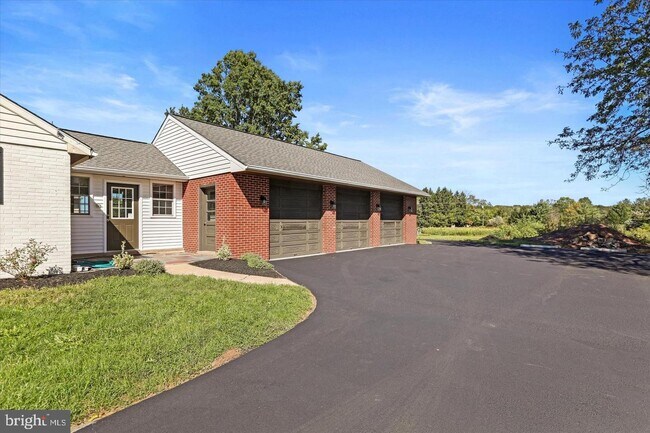 Building Photo - 291 Elephant Rd