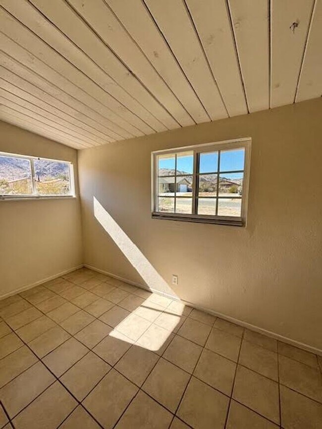 Building Photo - AVAILABLE NOW