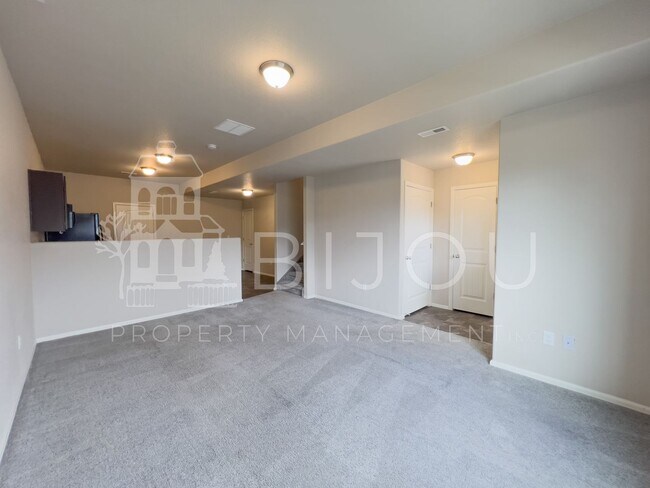 Foto del edificio - Spring Creek Townhome