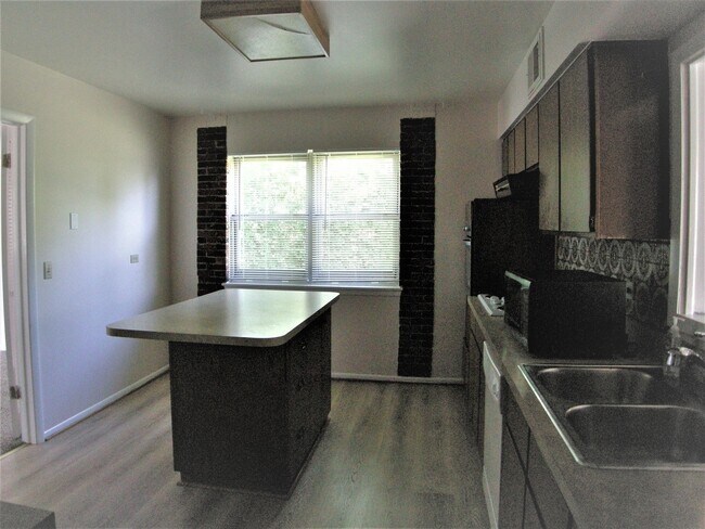 Building Photo - 1514 Shepard Cir