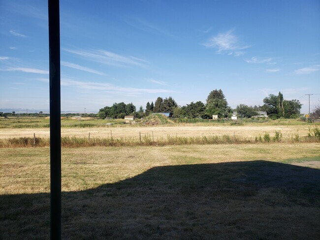 Foto del edificio - 5800 Sypes Canyon Rd