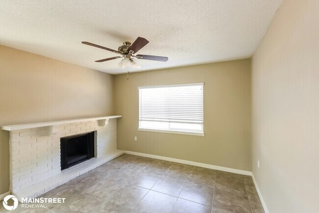 Building Photo - 5930 Moores Creek, San Antonio, TX 78233