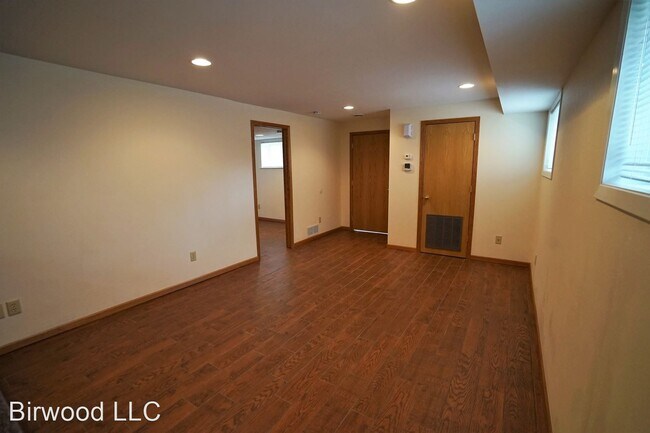 Building Photo - 2121 Center Ave