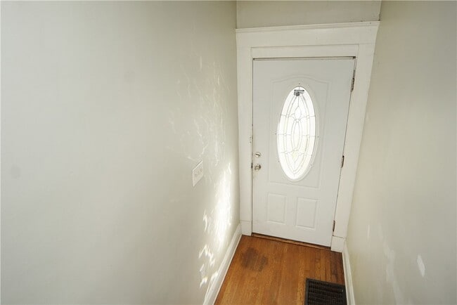 Photo - 2434 Kenilworth Ave Apartment